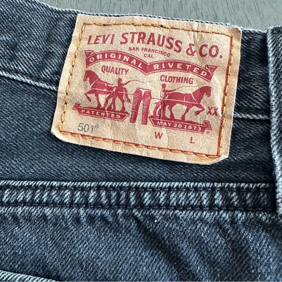 LEVI’S 501 Black Cutoff Jean Shorts Distressed Button Fly Size 30 - Picture 5 of 12